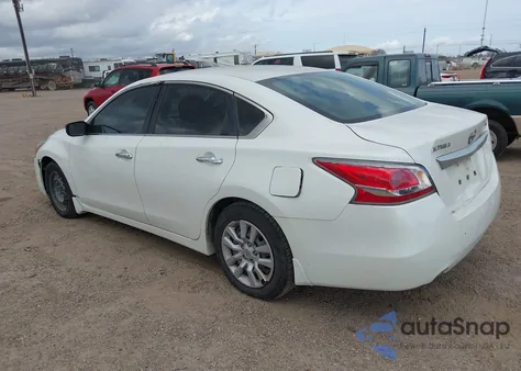 2015 Nissan Altima 2.5 S z USA, uszkodzony, nr VIN 1N4AL3AP1FC192373